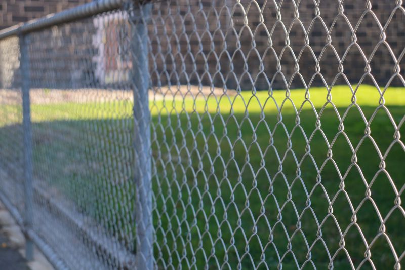 Diamond Mesh Fence Service detail